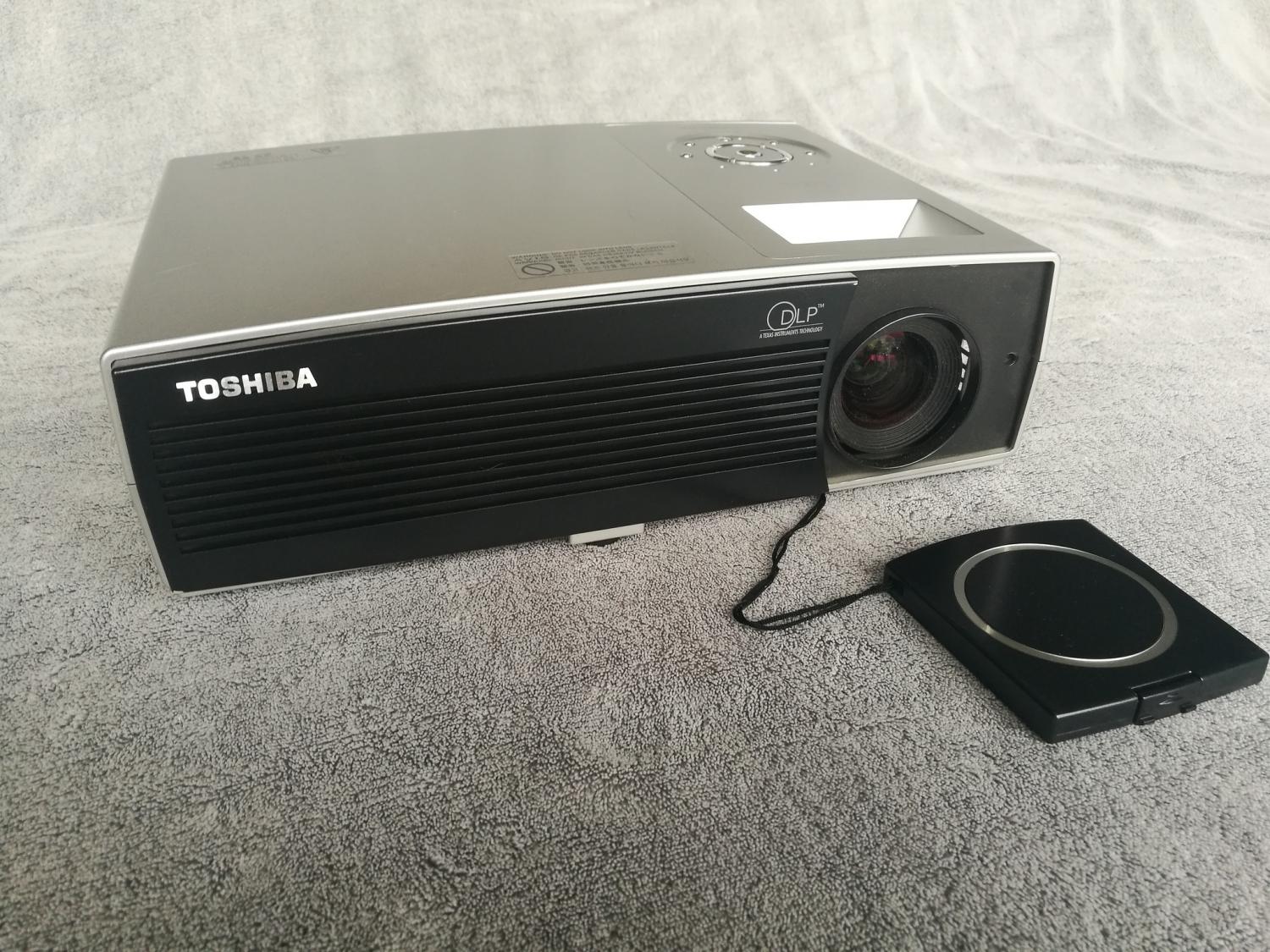 ox_projektor-cyfrowy-toshiba-tdp-t95-super-stan