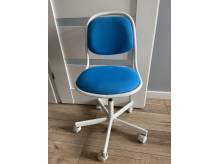ox_krzeslo-do-biurka-obrotowe-dzieciece-orfjall-niebieskie-ikea