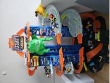 ox_mega-parking-z-dinozaurem-hot-wheels