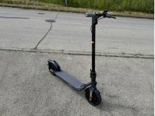 ox_hulajnoga-elektryczna-segway-ninebot-kickscooter-f20d-przebieg-2km