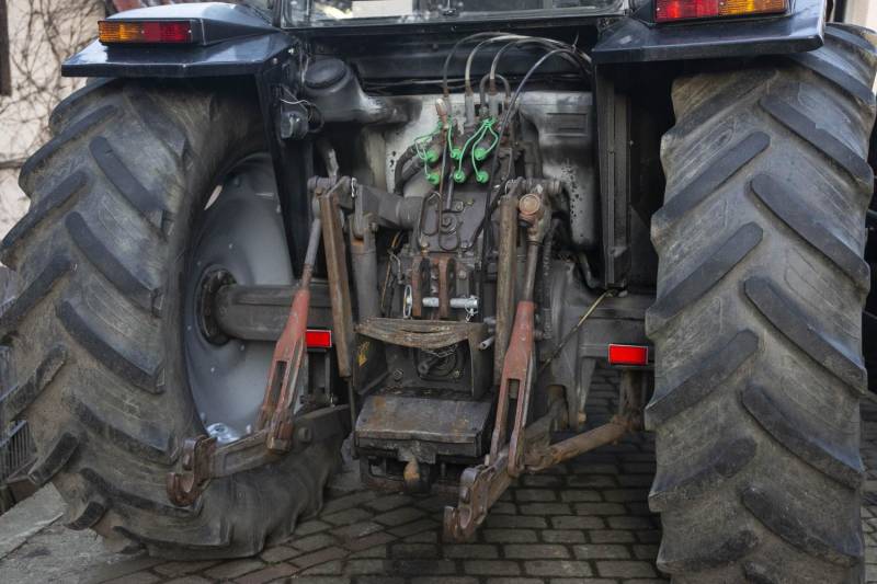 ox_ciagnik-rolniczy-traktor-massey-ferguson-3060