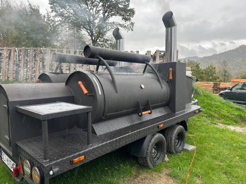 ox_grill-smoker-mobilny-na-przyczepie