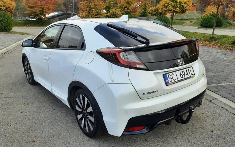 ox_honda-civic-salonowa-18-lifestyle-adasconnect-78900km-biala-perla