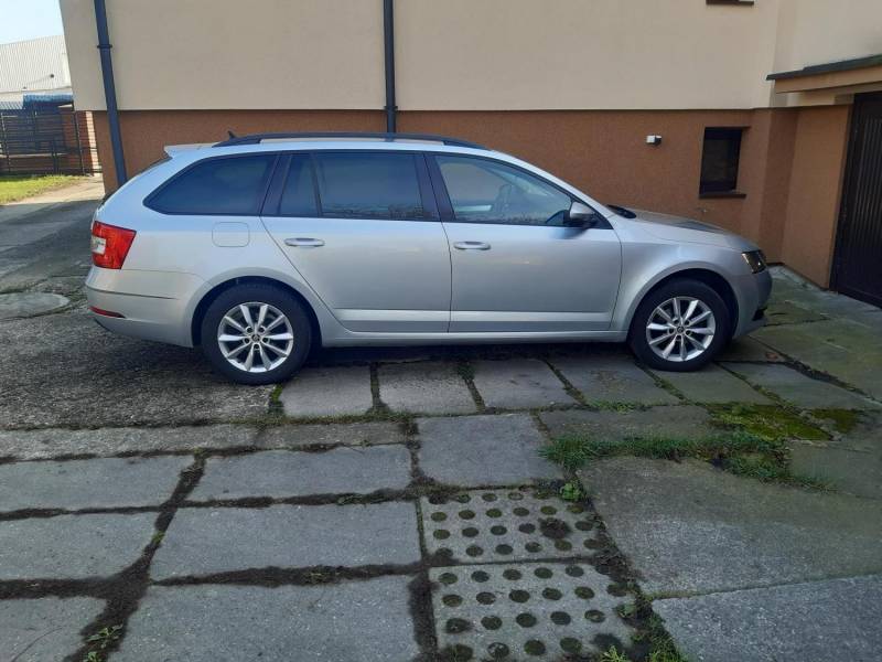 ox_skoda-octavia-16-115km-2017r