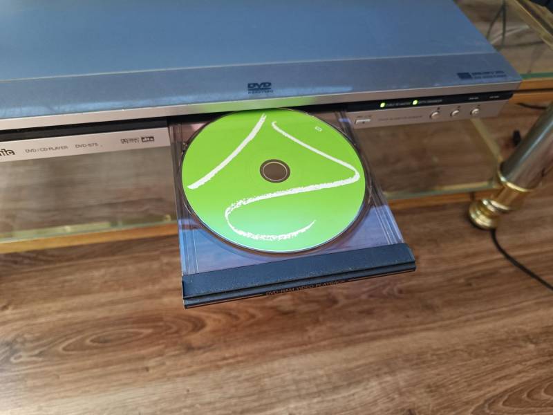 ox_dvdcd-player-panasonic-dvd-s75