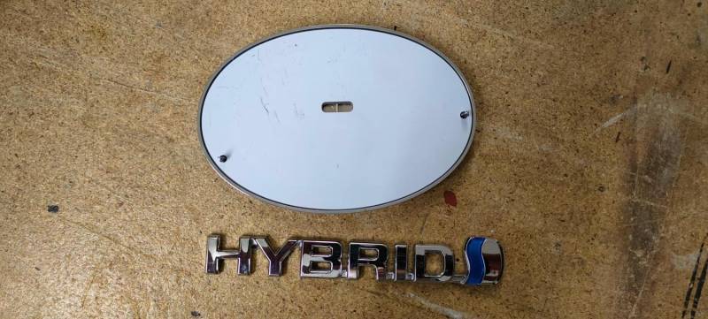 ox_emblemat-toyota-hybrid