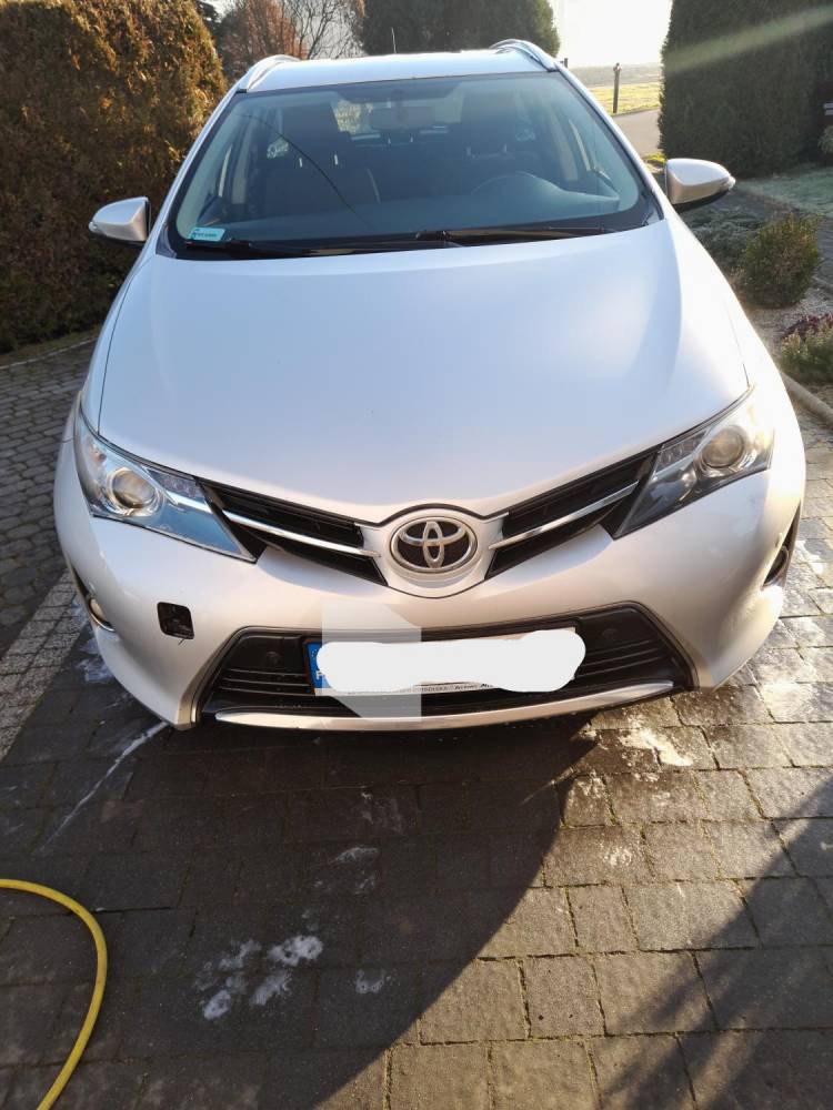 ox_toyota-auris-kombi-14d-2013-r-krajowa-uszkodzona