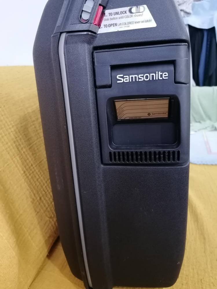 ox_okazja-walizka-podrozna-samsonite-czarna-szyfrowana-stan-nowy