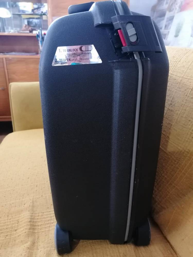 ox_okazja-walizka-podrozna-samsonite-czarna-szyfrowana-stan-nowy