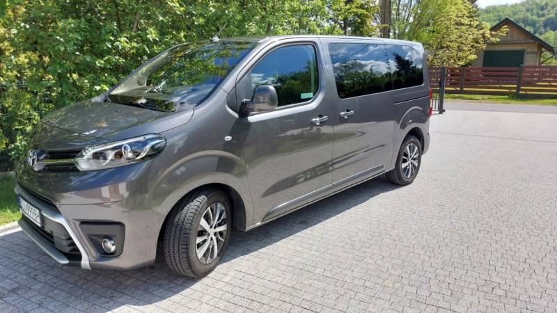 ox_toyota-proace-verso-20-150km-8osob-medium-family-6mt-ss