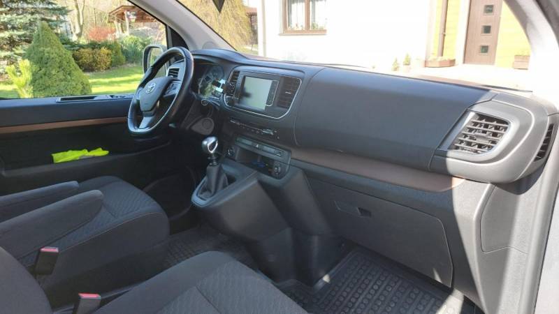 ox_toyota-proace-verso-20-150km-8osob-medium-family-6mt-ss