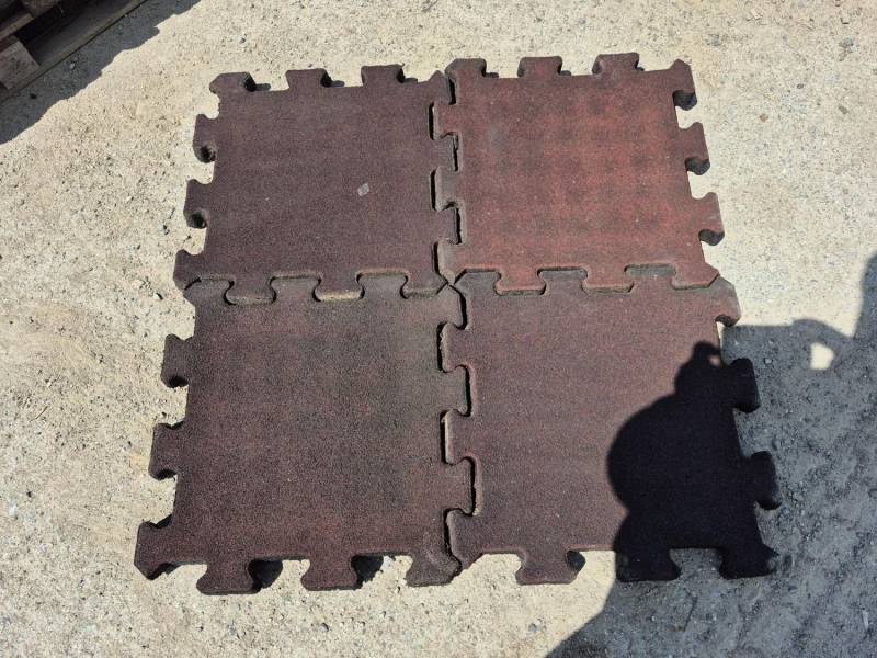 ox_plytki-gumowe-typu-puzzle-na-plac-zabaw-pod-basen-ogrodowy