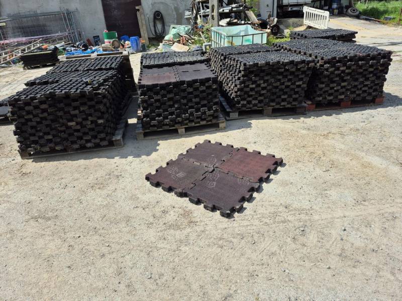 ox_plytki-gumowe-typu-puzzle-na-plac-zabaw-pod-basen-ogrodowy