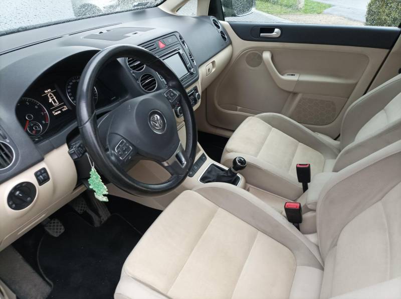 ox_volkswagen-golf-plus-14-tsi-122km-alcantara-krajowy-bogate-wyposazeni