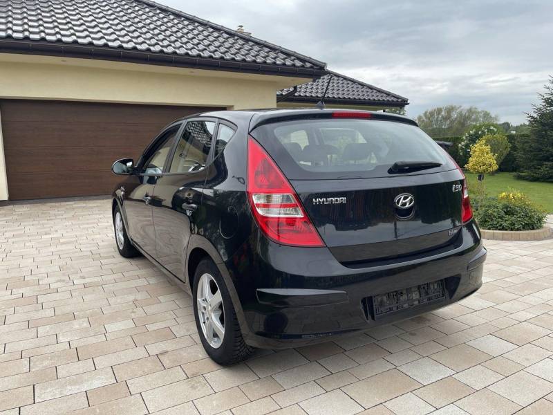 ox_hyundai-i30-blue-drive-14-benzyna-klimatronik-rok-2010-absesp