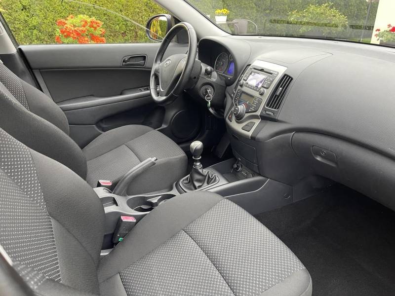 ox_hyundai-i30-blue-drive-14-benzyna-klimatronik-rok-2010-absesp