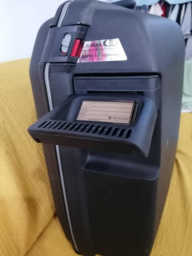 ox_okazja-walizka-podrozna-samsonite-czarna-szyfrowana-stan-nowy