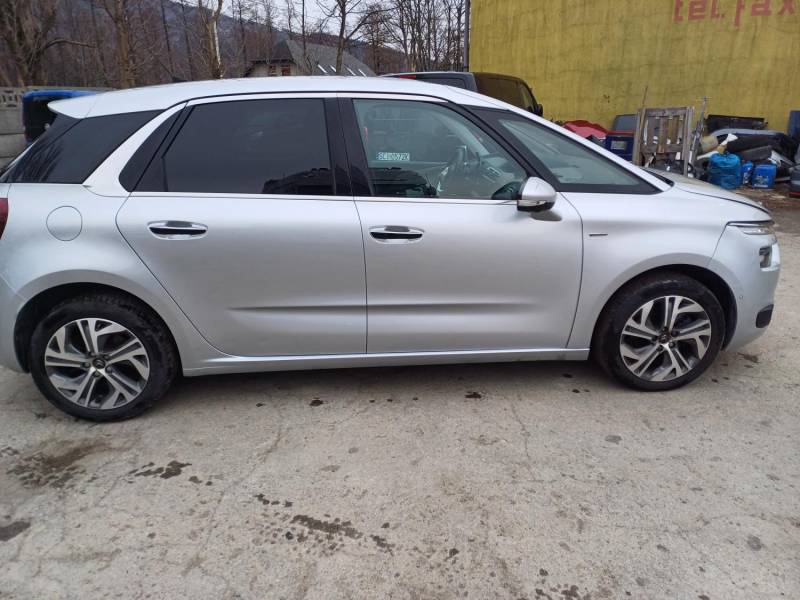 ox_citroen-c4-picasso-16-benzyna