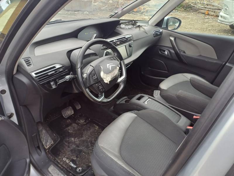 ox_citroen-c4-picasso-16-benzyna