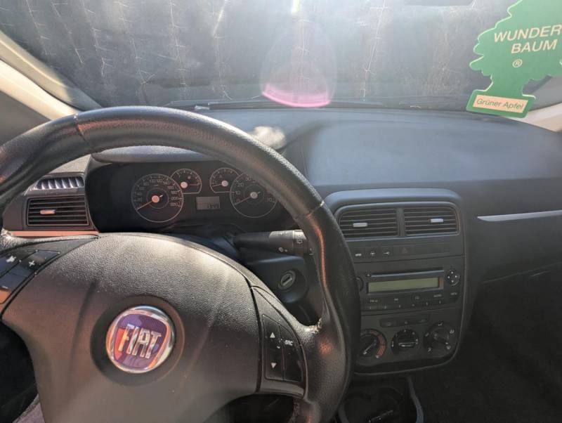 ox_fiat-grande-punto-14-skrzynia-7-biegowa-zadbany