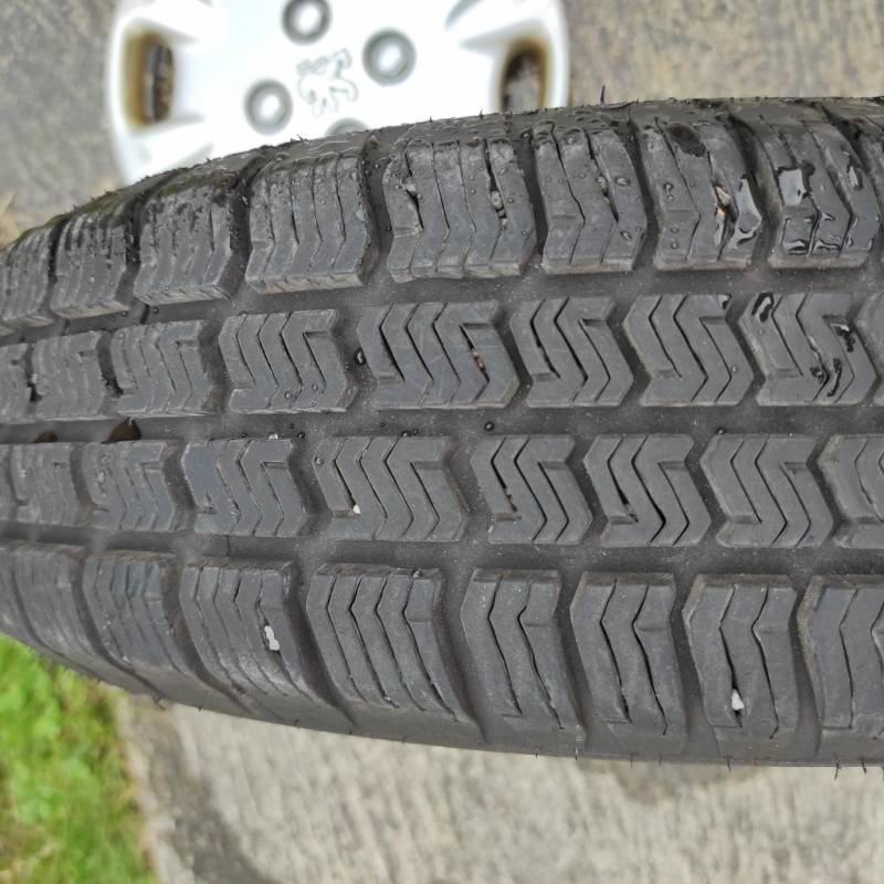 ox_felgi-aluminiowe-peugeot-306-13-opony-zimowe-kolpaki-plastikowe