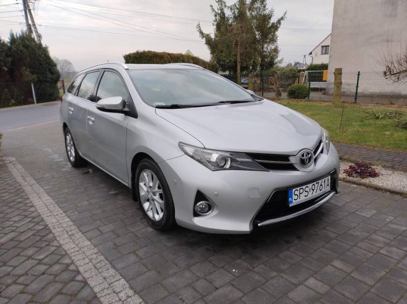 ox_toyota-auris-kombi-14-d4d-90km-2013-r-krajowa-kamera-cofania