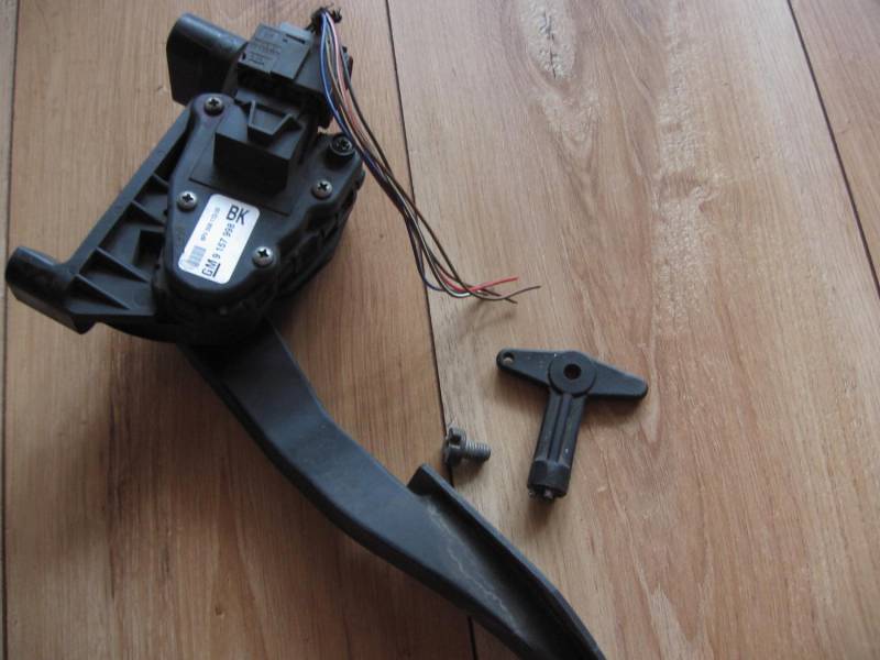 ox_opel-astra-ii-g-pedal-gazu