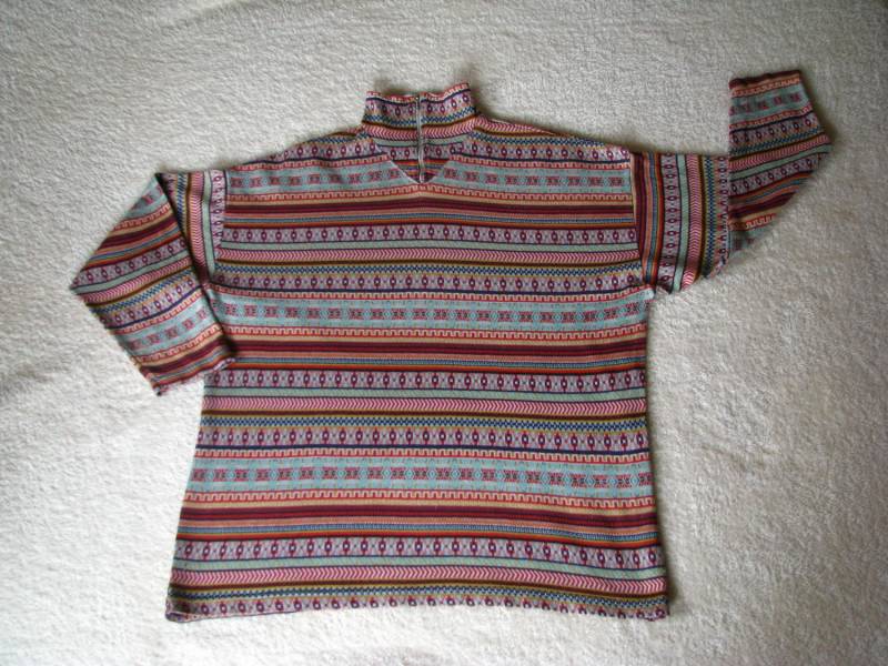 ox_bluza-golf-rozpinany-pod-szyja-z-geometrycznymi-wzorami-sweterek-xxl