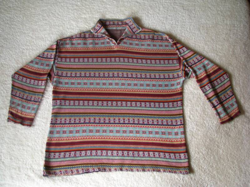 ox_bluza-golf-rozpinany-pod-szyja-z-geometrycznymi-wzorami-sweterek-xxl