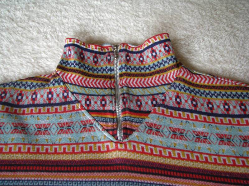 ox_bluza-golf-rozpinany-pod-szyja-z-geometrycznymi-wzorami-sweterek-xxl