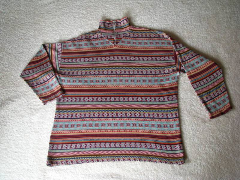 ox_bluza-golf-rozpinany-pod-szyja-z-geometrycznymi-wzorami-sweterek-xxl
