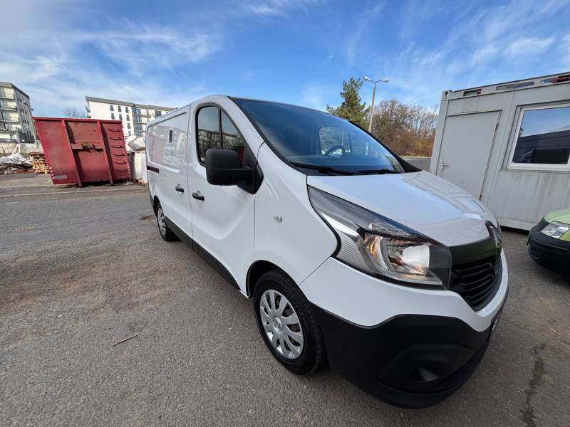 ox_renault-trafic-2018-klima-czujniki-uszanowany