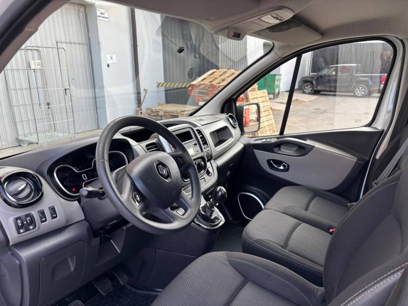 ox_renault-trafic-2018-klima-czujniki-uszanowany