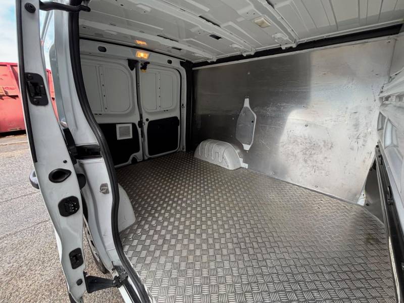 ox_renault-trafic-2018-klima-czujniki-uszanowany