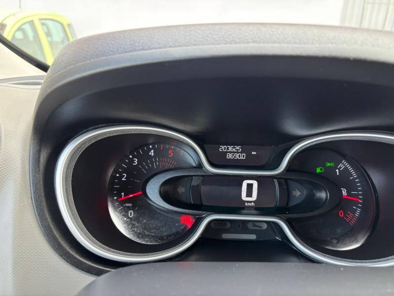 ox_renault-trafic-2018-klima-czujniki-uszanowany