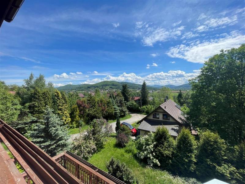 ox_rodzinny-dom-z-oblednym-widokiem-na-panorame-beskidu