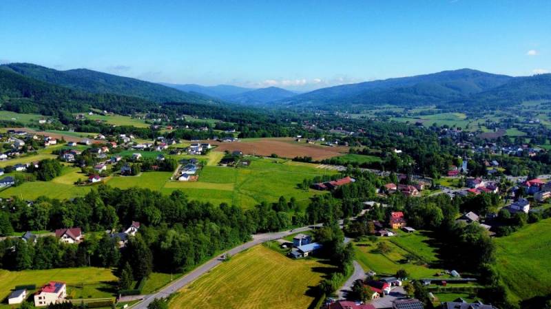 ox_rodzinny-dom-z-oblednym-widokiem-na-panorame-beskidu
