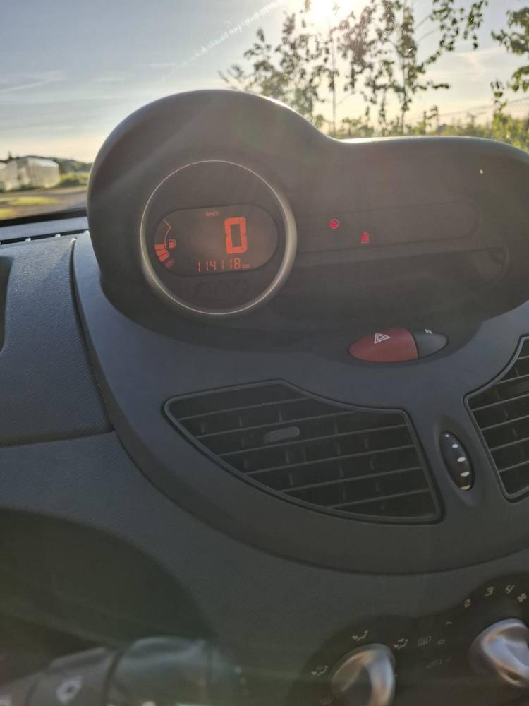 ox_renault-twingo-12-benzyna