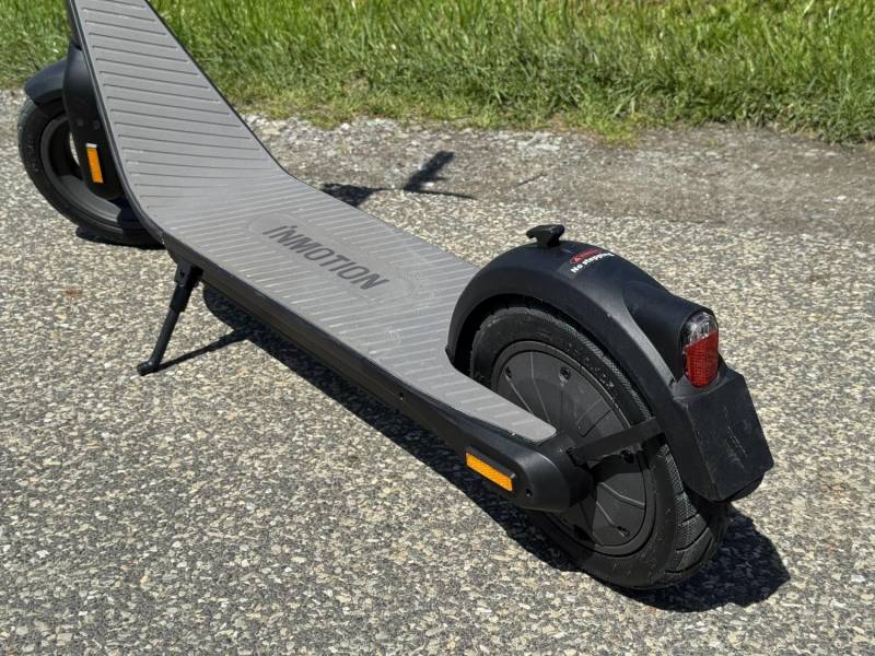ox_hulajnoga-elektryczna-inmotion-air-kola-10-30kmh-jak-nowa