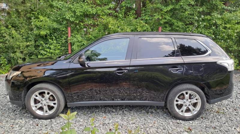 ox_mitsubishi-outlander-2013-przestronny-suv-gotowy-na-kazda-trase
