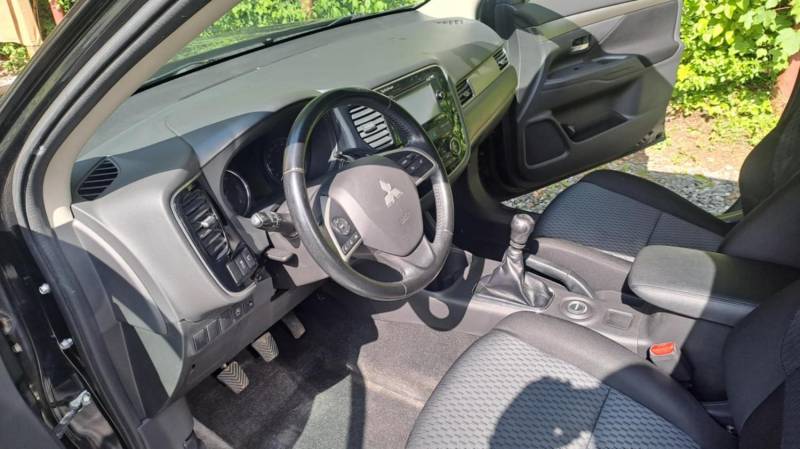 ox_mitsubishi-outlander-2013-przestronny-suv-gotowy-na-kazda-trase