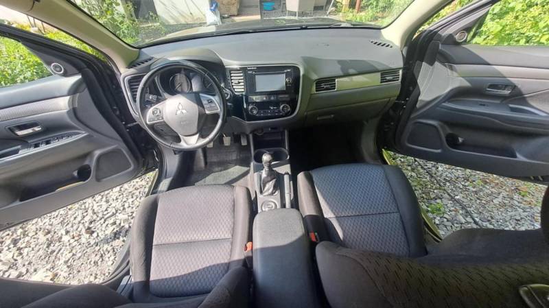 ox_mitsubishi-outlander-2013-przestronny-suv-gotowy-na-kazda-trase