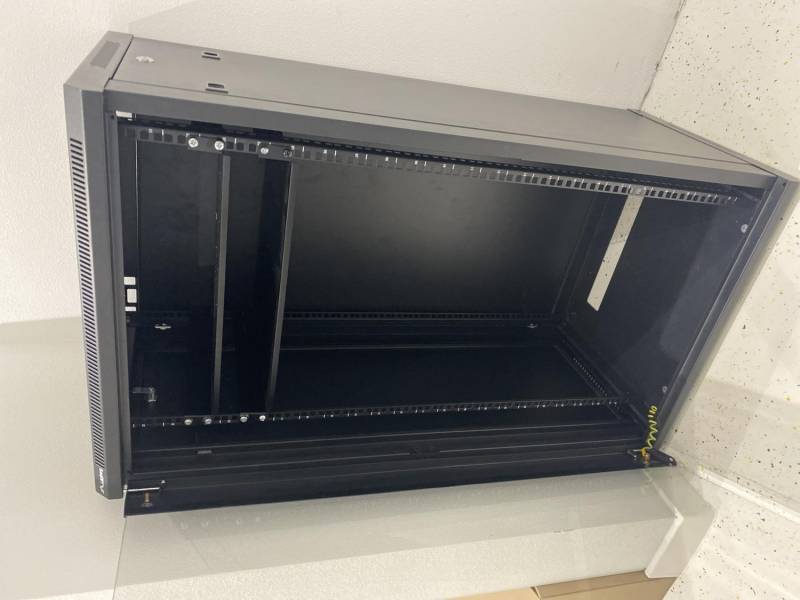 ox_szafa-instalacyjna-lanberg-rack-wiszaca-19-22u-600x450-2-polki