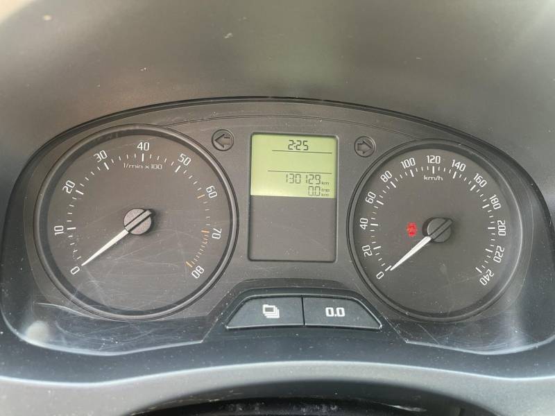 ox_skoda-fabia-12-benzyna-klimatyzacja-rok-2012-przebieg-130tys-km