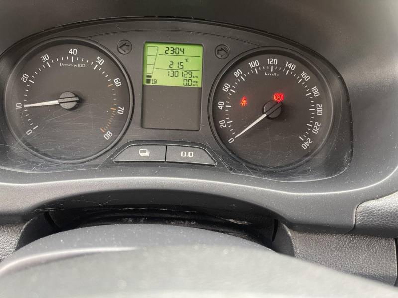 ox_skoda-fabia-12-benzyna-klimatyzacja-rok-2012-przebieg-130tys-km