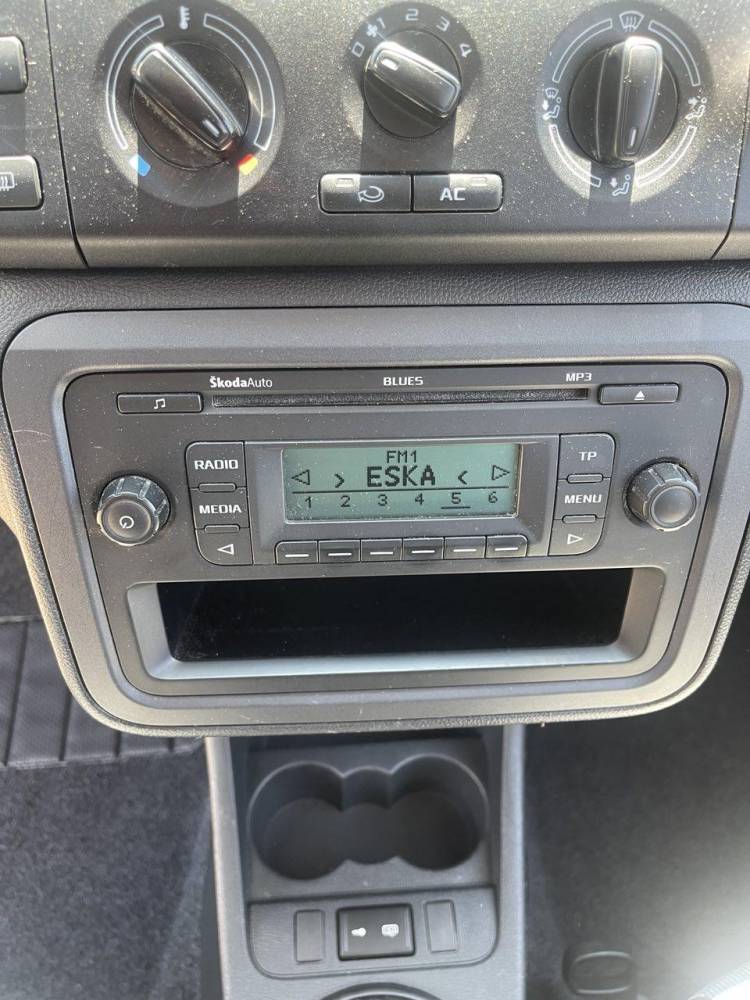 ox_skoda-fabia-12-benzyna-klimatyzacja-rok-2012-przebieg-130tys-km
