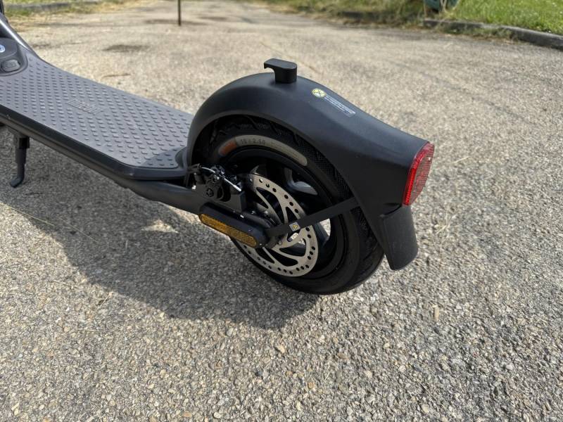 ox_hulajnoga-elektryczna-segway-ninebot-kickscooter-f20d-przebieg-2km