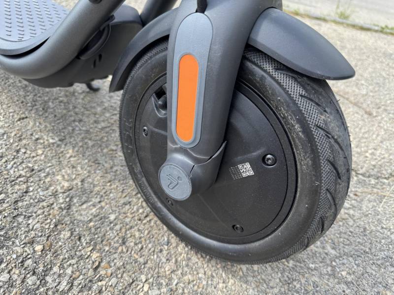 ox_hulajnoga-elektryczna-segway-ninebot-kickscooter-f20d-przebieg-2km