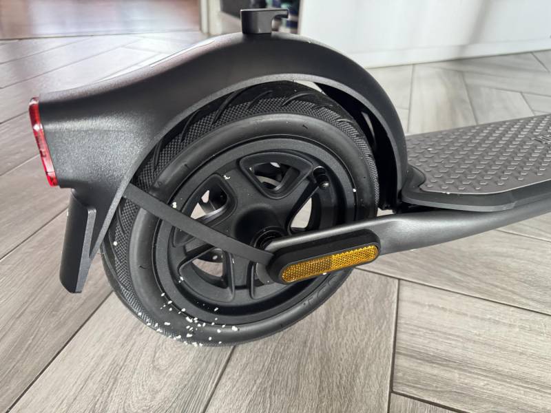 ox_hulajnoga-elektryczna-segway-ninebot-kickscooter-f20d-przebieg-2km