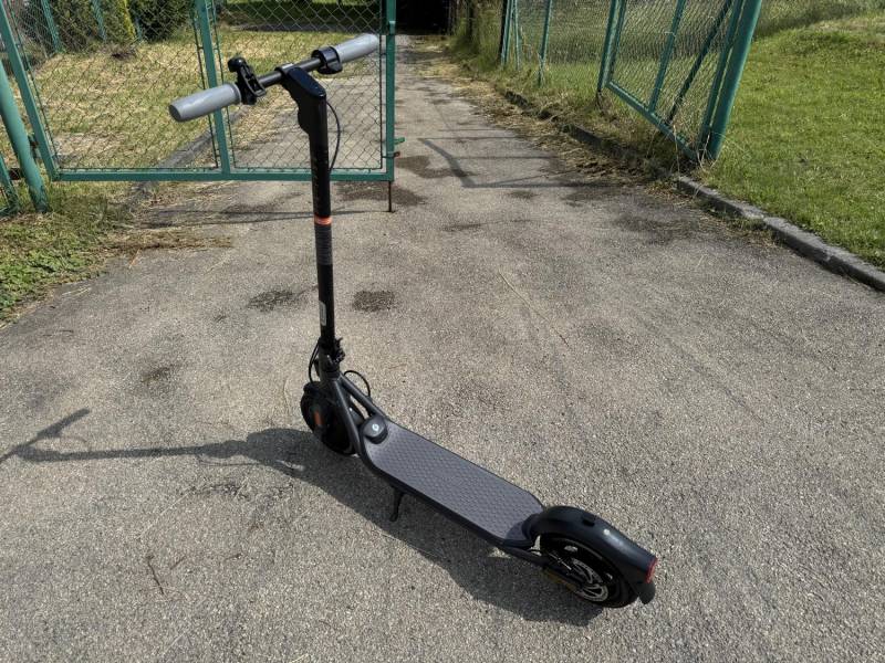 ox_hulajnoga-elektryczna-segway-ninebot-kickscooter-f20d-przebieg-2km